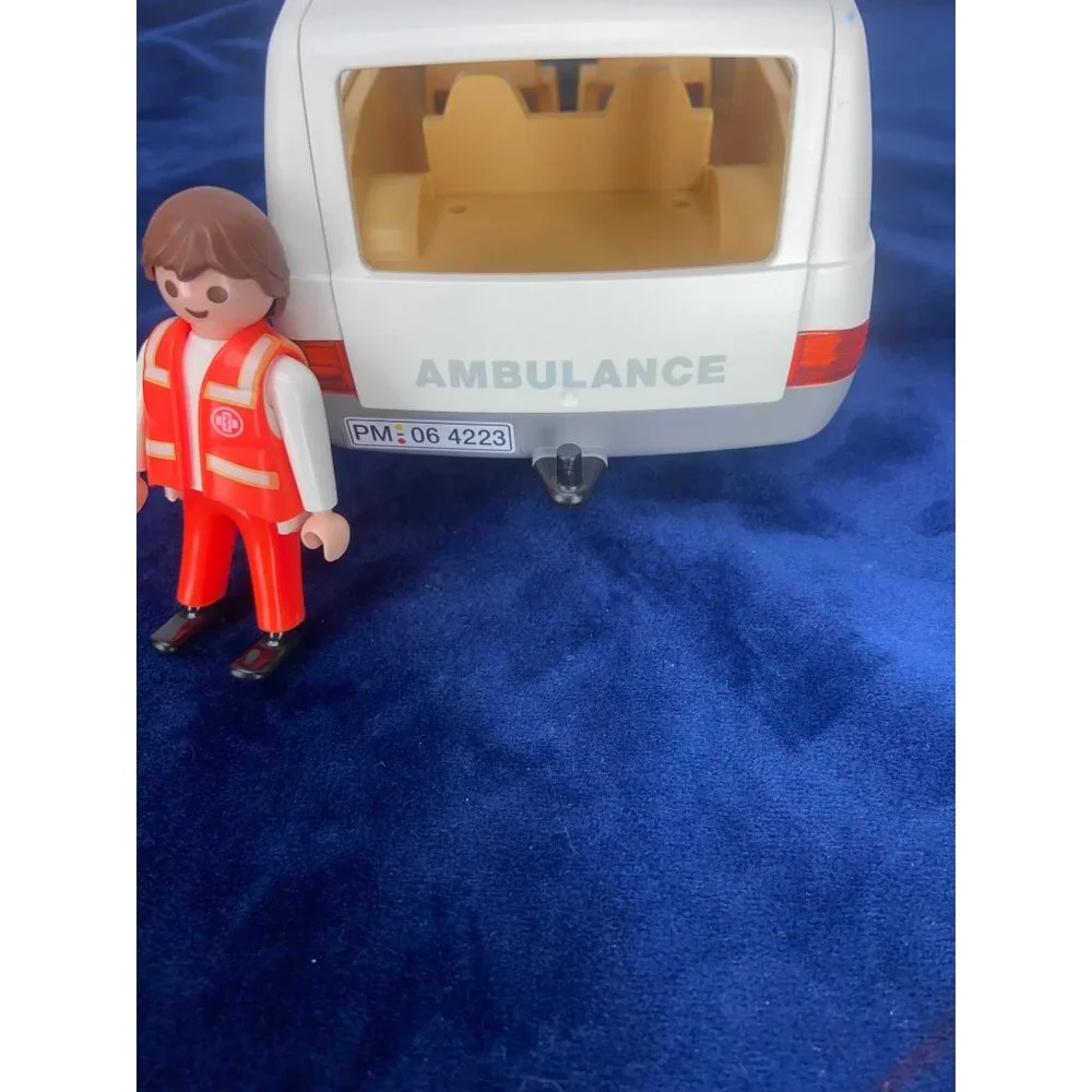 2006 Playmobil‎ Rescue Ambulance Detachable Roof With Medic